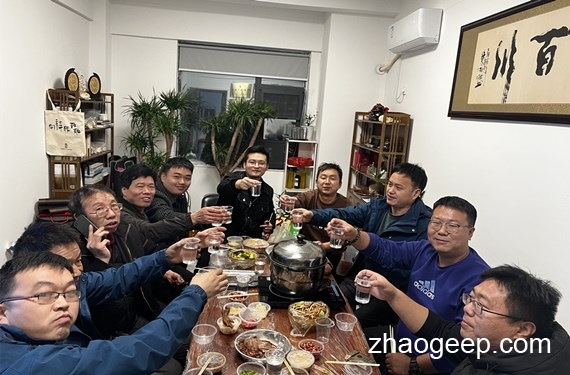 兆格環(huán)保四季度團(tuán)建 鑫兆豐全自動(dòng)液壓榨油機(jī)