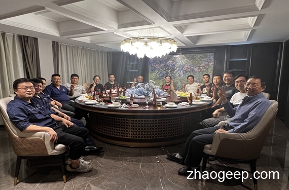 兆格環(huán)保新年團(tuán)建 鑫兆豐全自動(dòng)液壓榨油機(jī)